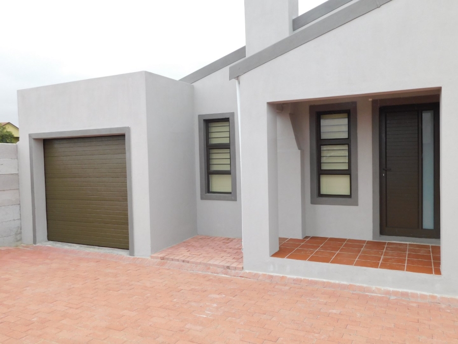 To Let 3 Bedroom Property for Rent in Gustrouw Western Cape